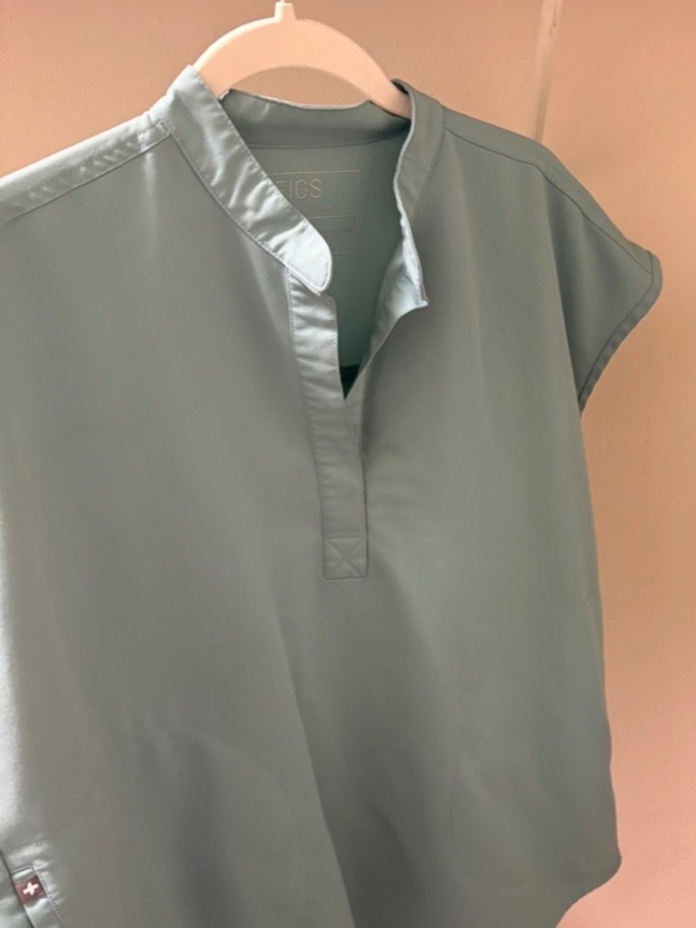 Figs scrub top